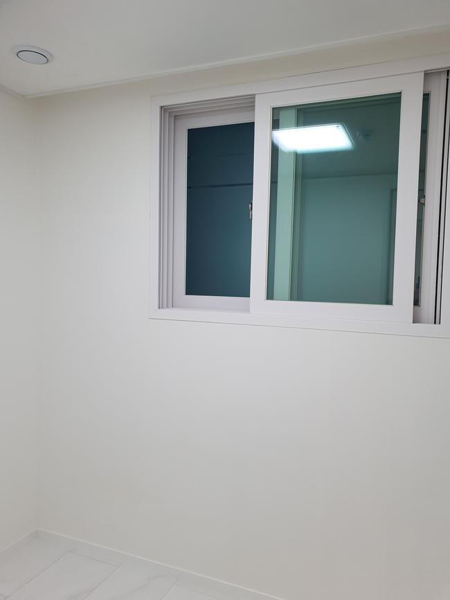 충주시 출입문청소 전문업체, 스팅거클리닝과 함께하세요!