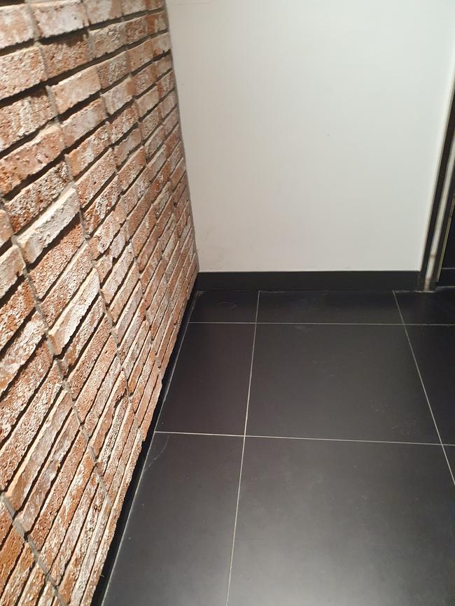 안성시 출입구청소 전문업체, 스팅거클리닝으로 깨끗한 첫인상 만들기