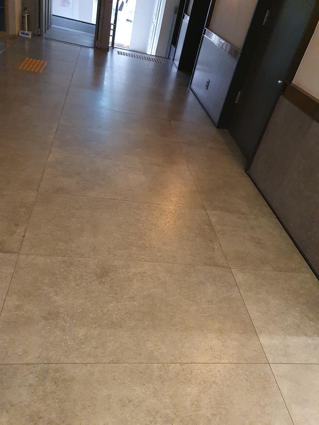 홍성군 출입문청소, 전문적이고 신뢰성 높은 스팅거클리닝 서비스