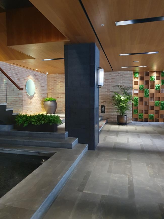 홍성군 샷시청소 전문업체 스팅거클리닝, 깨끗한 공간으로 변신!