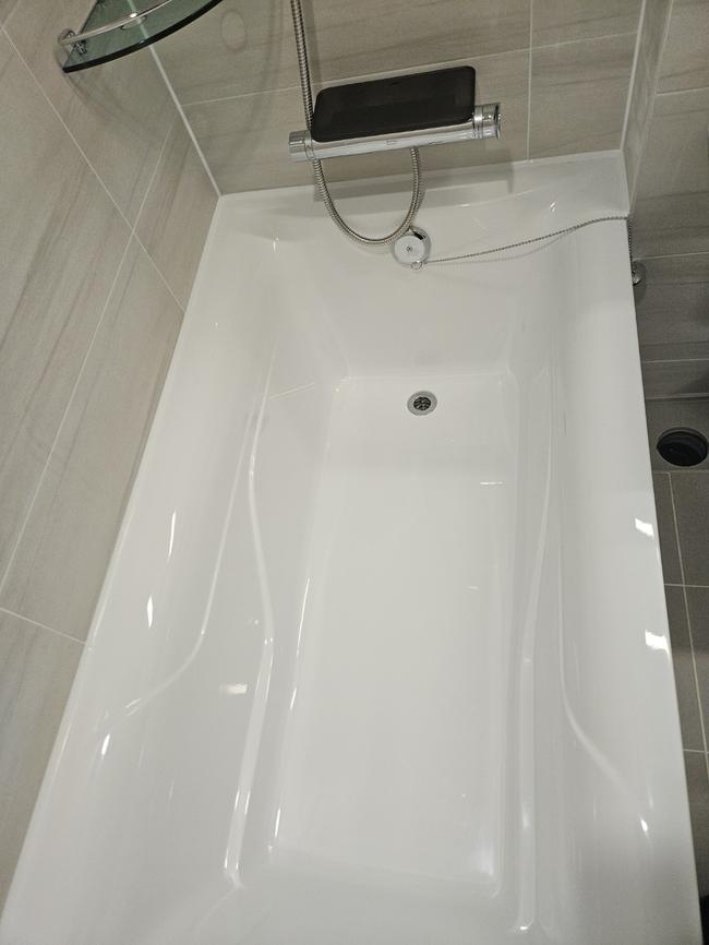 부산 해운대구 출입문청소, 스팅거클리닝의 전문 서비스