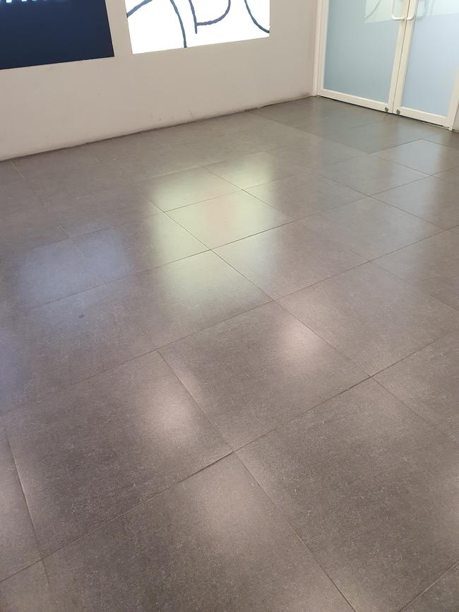 대전 유성구 바닥왁스청소, 스팅거클리닝의 전문 서비스로 새처럼 반짝이는 공간으로!