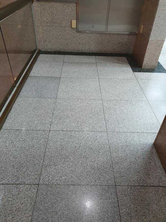 광주 동구 현관청소 전문업체, 스팅거클리닝으로 깨끗한 입구 만들기