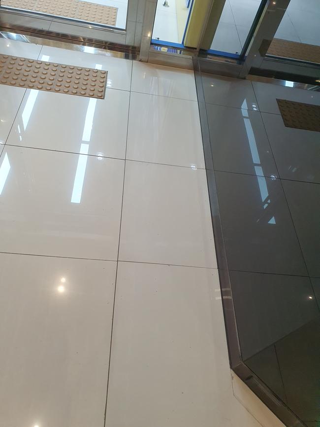 서울 은평구 유리창청소, 믿을 수 있는 스팅거클리닝의 전문 서비스