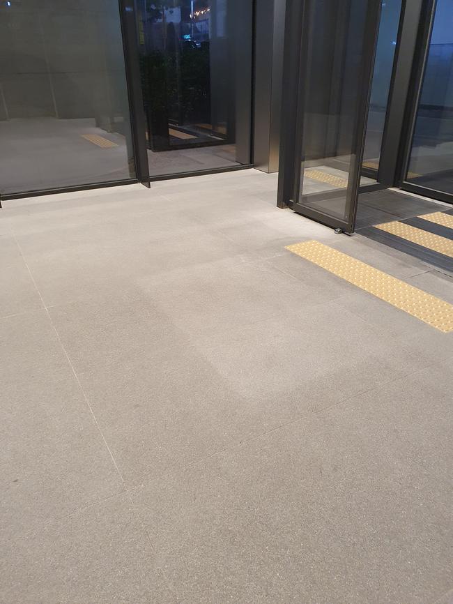 김제시 쇼핑몰청소 전문업체 스팅거클리닝으로 깨끗한 상업공간 만들기