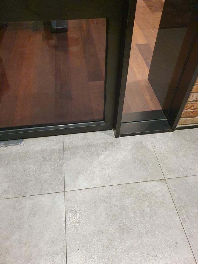 전국 청소 전문업체 스팅거클리닝, 남해군 전시장청소의 모든 것!